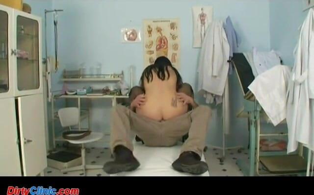 Dirty Clinic: Busty in Dirtyclinic Blowjob