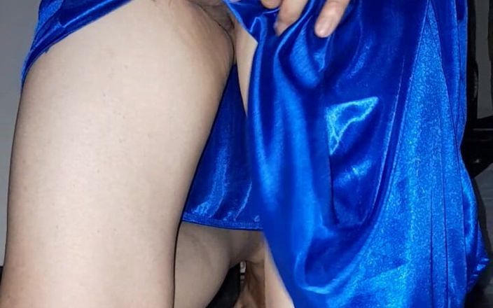 Naomisinka: Onani cum bär blå satin silke underkläder