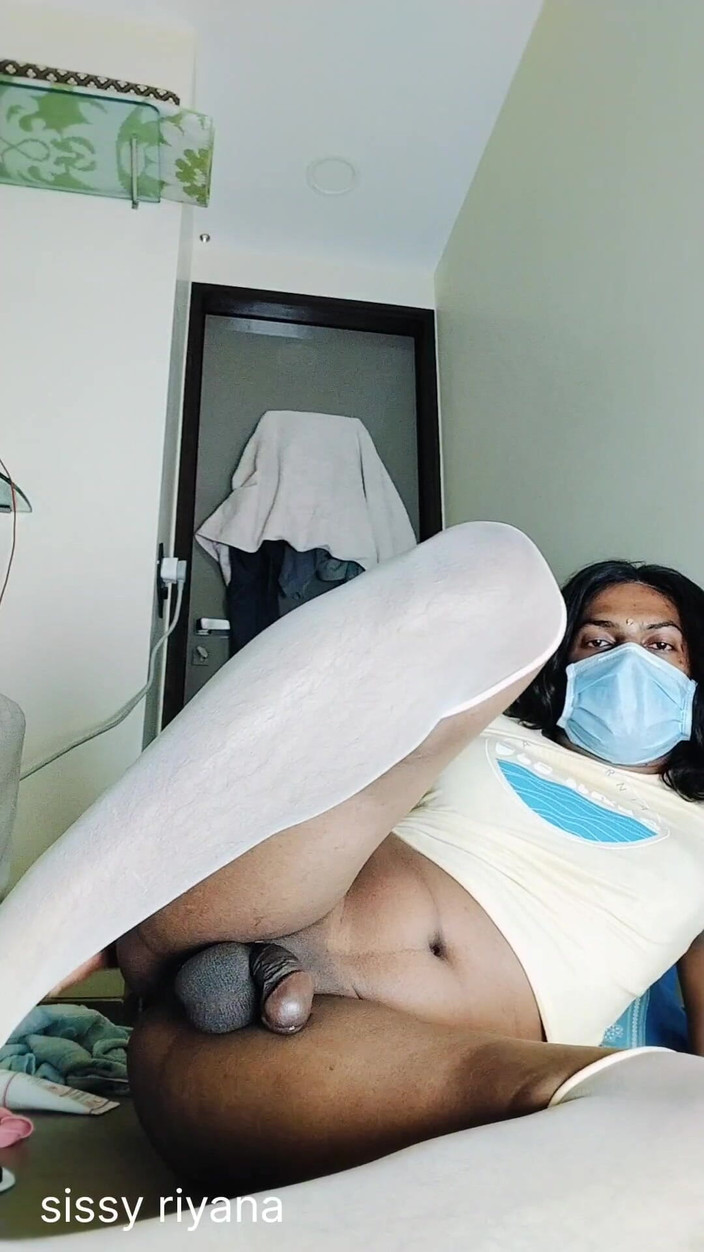 AlarmingJam2: Hintli riyana evde tek başına dildoyla sikişiyor