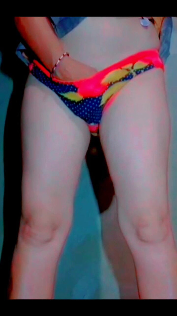 TricolorMusic3: Velmi chci sex, toužím každý den, ale co můžu dělat,...
