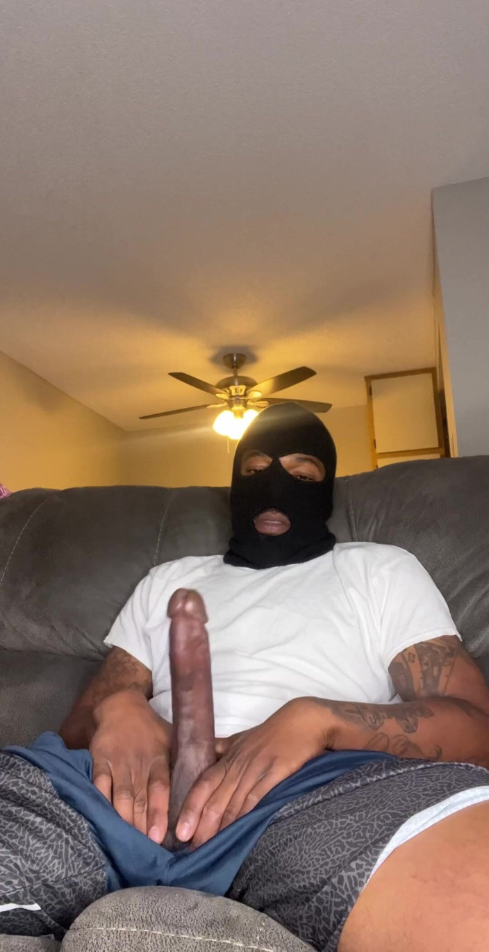 PAPA ROSS: Мастурбация большим черным членом