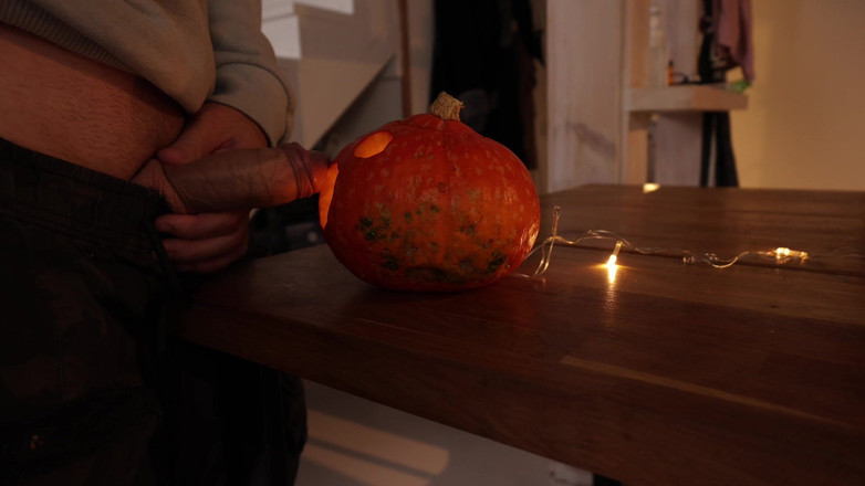 Oliver Strelly: 我们给我们的继父一个惊喜，他操了我们。