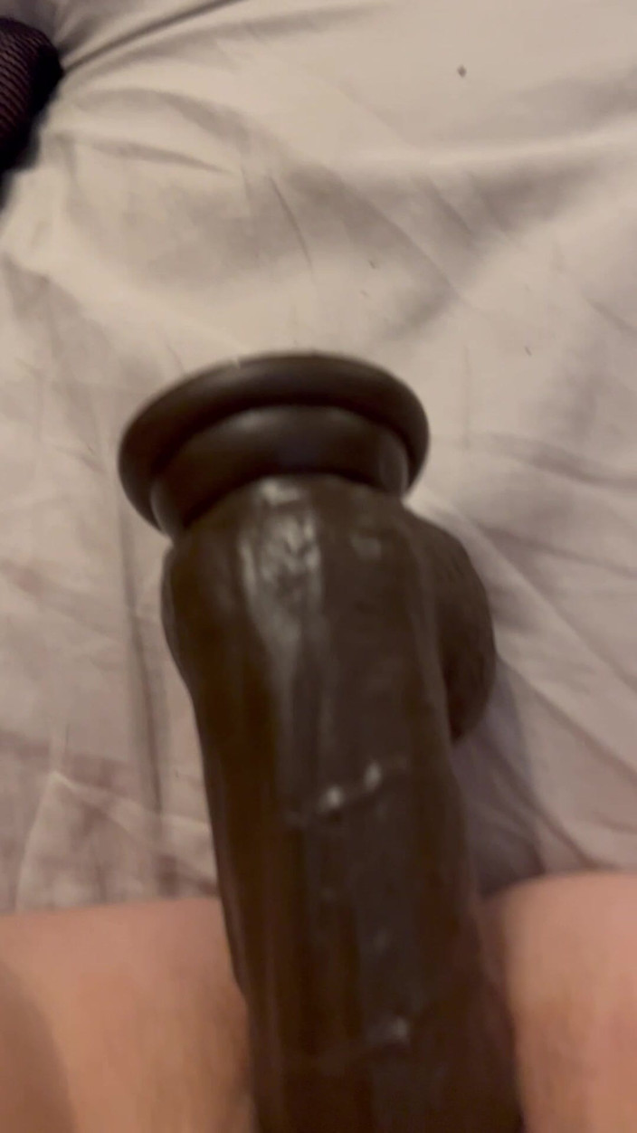 Dirtysecret: Pancutan cepat dengan dildo kote hitam besar dan stoking