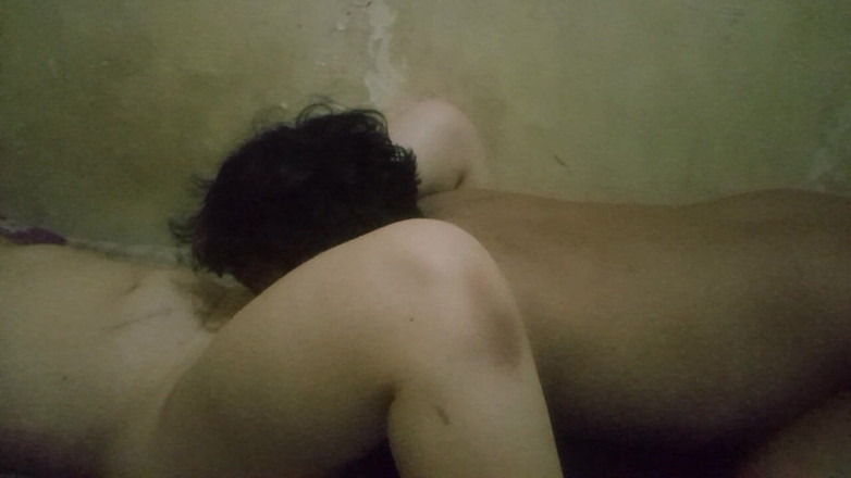 Angelina Pop: Die muschi des freundes bis zum squirten lecken