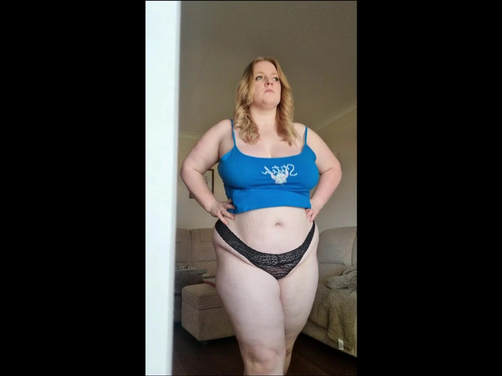 Julie Bliss: Julie Bliss - Giantess - Hide &amp; Seek