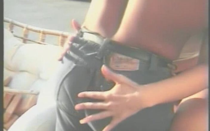 Meet and Fuck: Musculoso estranho em máscara de super-herói branco perfura garota negra...