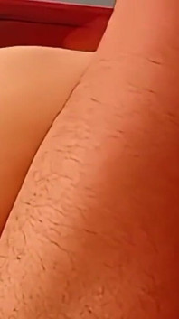 Une MILF mature à gros cul se fait prendre en levrette