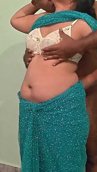 Sexy Bhabhi in Transparent Saree Showing Hot Navel