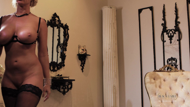 Black Label Magazine: Моя прекрасная дама: грудастая London River трахает себя
