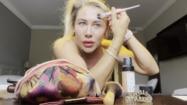 CALLIE ROKS: 20 dakikalık kadın kılıklı kadın benimle makyaj yapmaya hazırlanıyor
