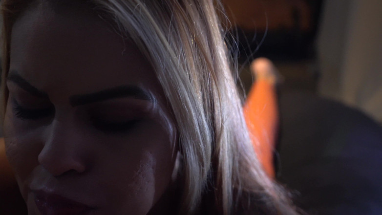 Docedeleite: Sahne arkası sırasında bir hayranını emiyor