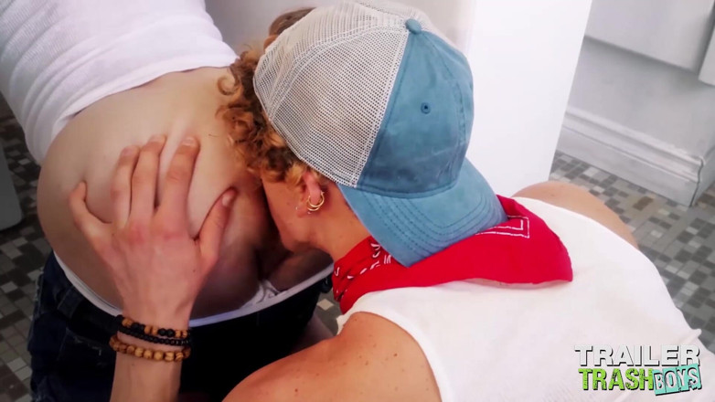 Trailer Trash Boys: Trailertrashboys - Devin Franco, zungenanal und besamt von Felix Fox