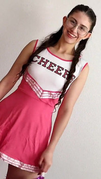Cheerleader pijpbeurt sperma in de mond