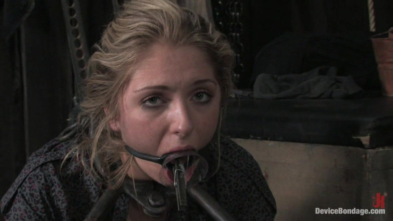 Device Bondage by Kink: Sara faye Live, Parte 1