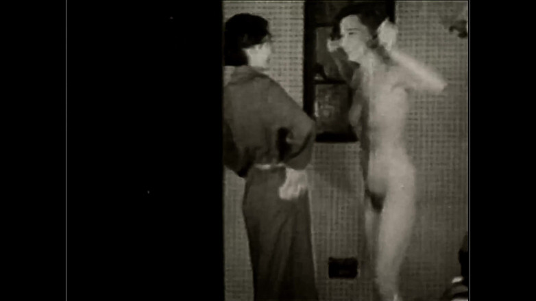 Vintage Erotic Archive: Widok z góry: Erotyka w chmurach - odrestaurowana w 4K