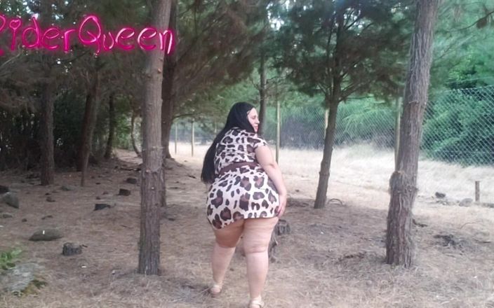 Riderqueen BBW Step Mom Latina Ebony: Sexy macecha Show Její Leodress Venku