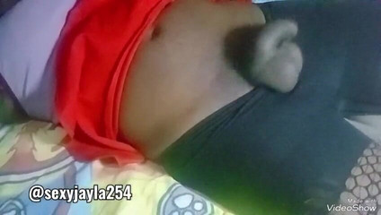 Sexyjayla254: 肯尼亚变装者释放一张巨大的装货床