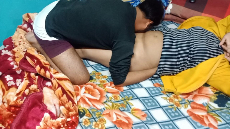 Manjushukla: Nowa młoda para ma romans.