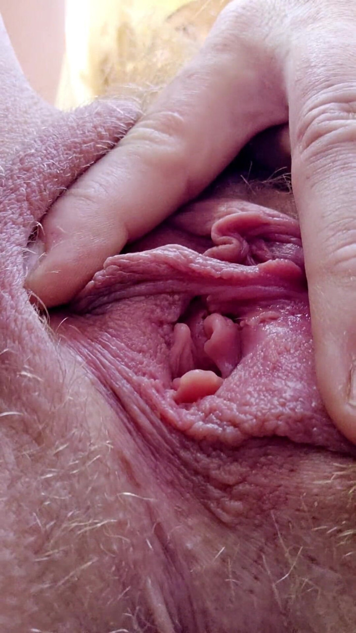 NaughtyRedFarmgirl: Dominierende göttin lässt dich arsch und muschi essen