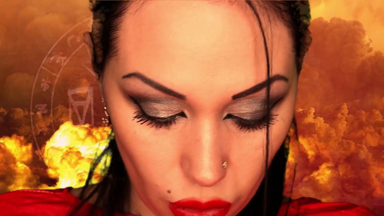 Goddess Misha Goldy: Dentro un Diavolo! Divorare feticcio!