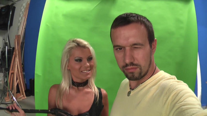MMV Hardcore XXX: Nena rubia en traje de látex chupa y hace garganta...