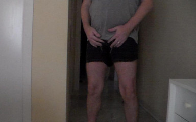 Sex hub male: John čůrá ve spodním prádle v ložnici