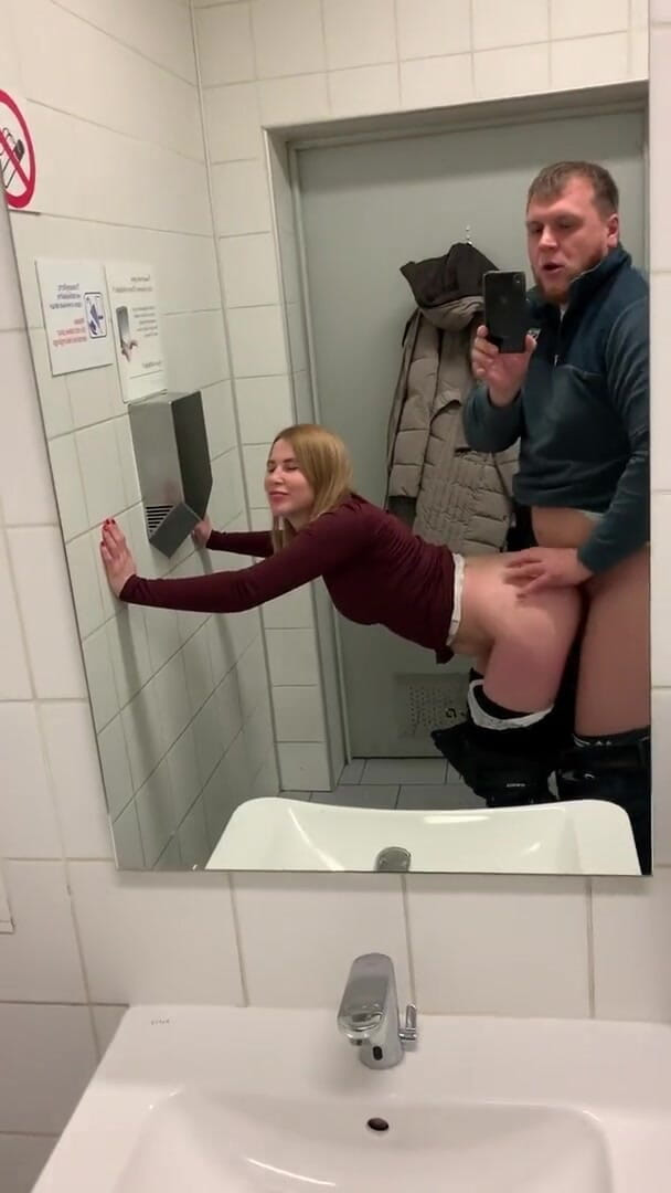 SugarNadya: Spontaneous sex at the airport of the depilation master.
