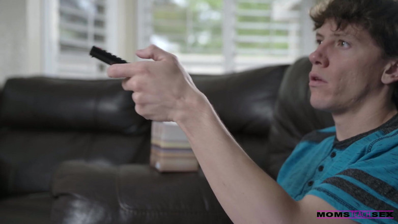 Moms teach sex: Ma belle-mère a besoin de sperme - S16 : E2