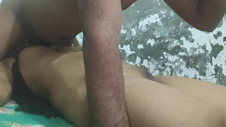 Busty Banuu: Üvey üvey kız kardeş tamamen çıplak ve sikişmek istiyor