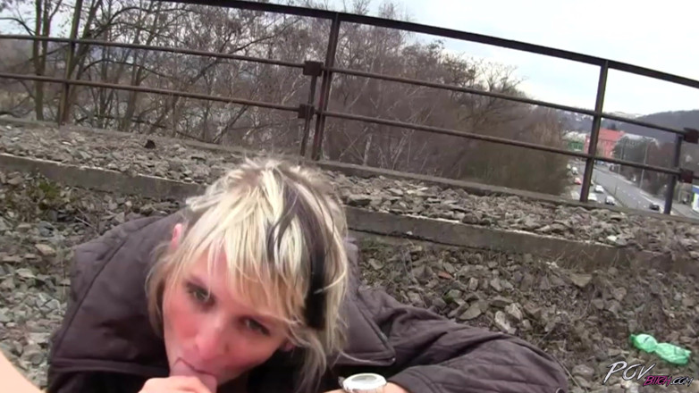 Czech Pornzone: hot chodne laayak mammi dekhne ka bindu aautdor men chudaee...