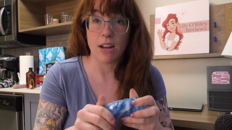 Lily O'Riley: NSFW 동네 짱에 의해 나이트 킹 딜도의 검토