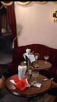 Três milf com tesão estão gostando de chupar um pau grande antes de serem fodidos