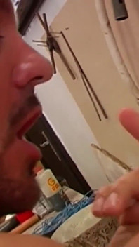 Nadržená děvka miluje, když to dostává do zadku