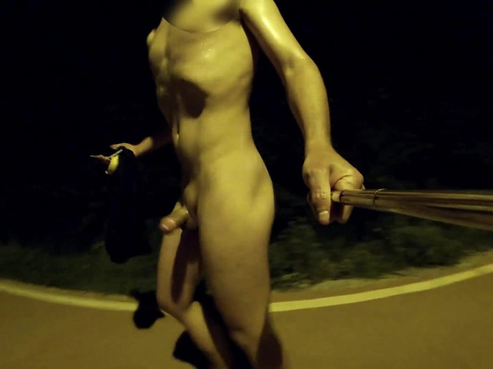 Cool Body: Mi godo la mia nudità in un quartiere periferico con...