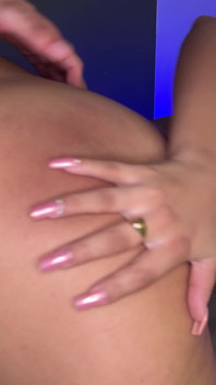 Entrambi hanno un lieto fine nella sala massaggi