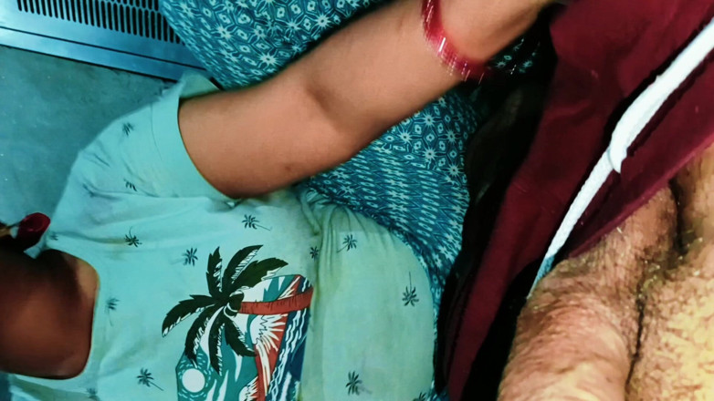 Sexy_girl_nehu: 내 집에 마을 바비를 초대하고 밤새 내 의붓여동생 금발 보지를 따먹었어, 재미있었어