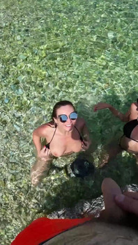 3 Golden Showers di Pantai Rahsia