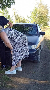 Han skrev offentligt i naturen, knullade en granne i hennes mun och fyllde den med sperma