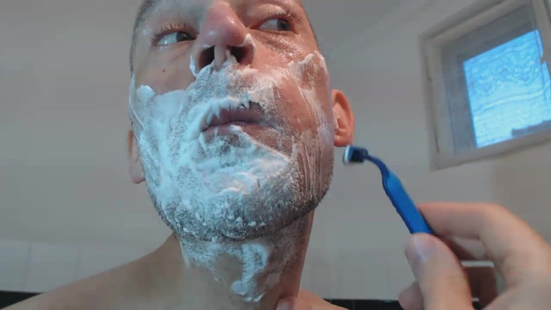 TIVADAR 73: Tivadar 73 (modelo de stripchat) afeitado