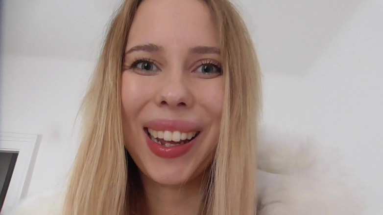 Solo Austria: 背の高いケリー姫があなたの顔と口に唾を吐く