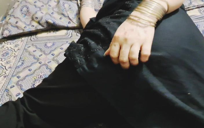 Housewife77: Échange avec un ami, femme desi mature comme un canard,...