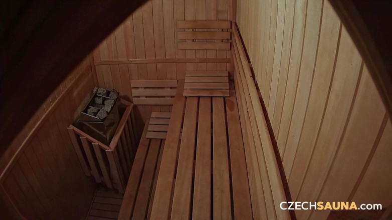 Czech Sauna: Tjeckisk bastu 27: Dubbla problem: Bastu gnistor flyga