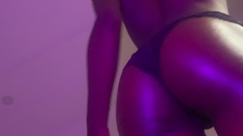Browngurl234: Sexy ebenová holka předvádí své twerking dovednosti pohled zpět