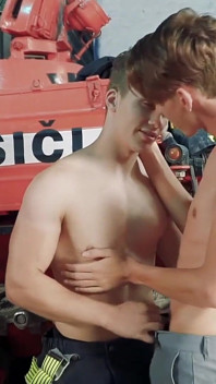 Staxus:: Twink Berbakat Diangkat Gaya Bomba Untuk Menunggang Hos Rakannya.