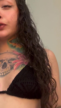 The Gym stepmom Takes off Her Yoga Pants and Farts.