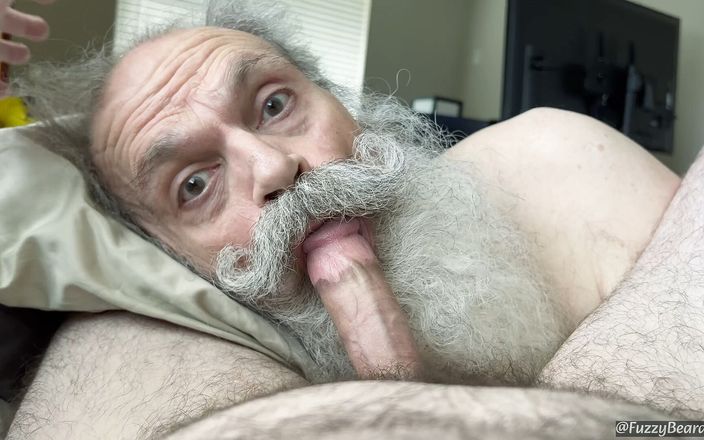 FuzzyBeardBoy: 자지를 빨아주는 배고픈 아빠, 마지막 한 방울까지 착유
