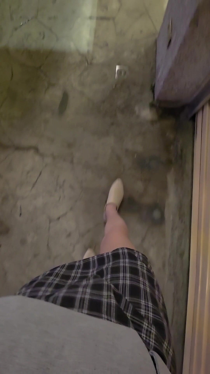 Taiwancdgirl: Visar trosor i motellets garage