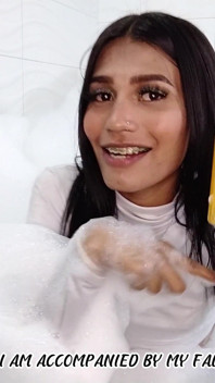 Um presente explosivo comigo nu e brincalhão na jacuzzi