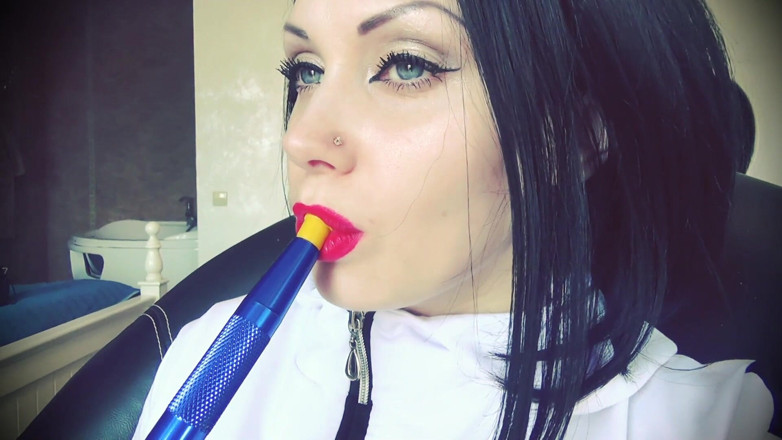 Goddess Misha Goldy: Потягнувши тебе під моїм заклинанням диму
