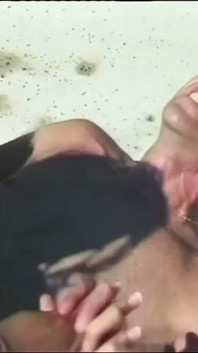 Chica desagradable de Cocgo ama una polla enorme (experiencia vintage XXX)